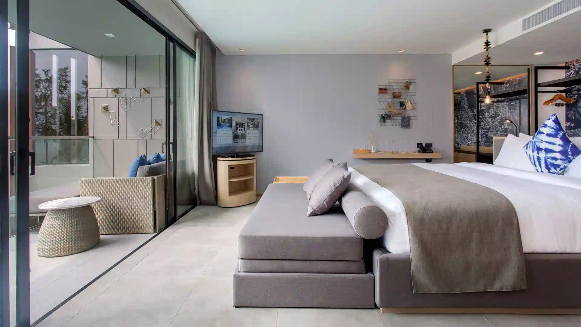 Deluxe room bed and furnishings